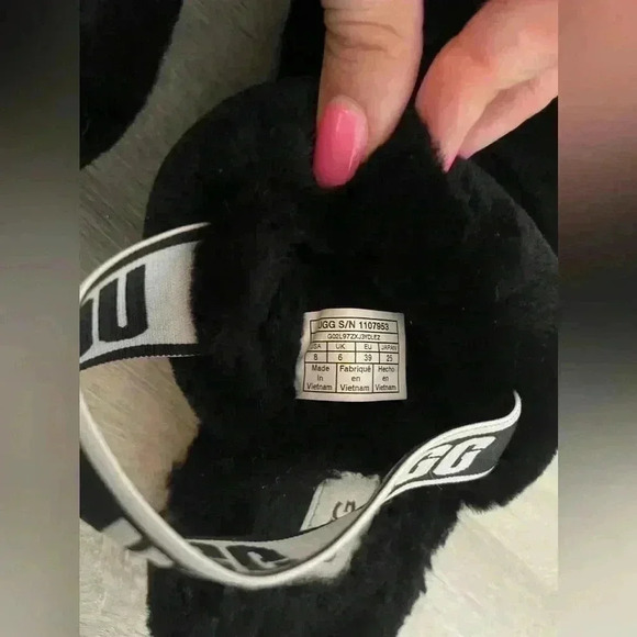 UGG Oh Yeah Slide in Fluff Sandal 8 - Picture 7 of 11